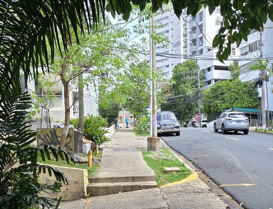Walking in Panamà City